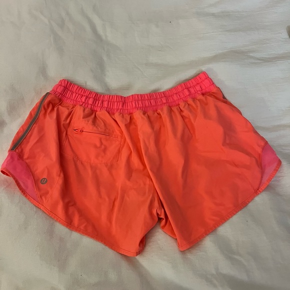 Hotty hot low rise 2.5” lined shorts - sz 10 coral Lululemon - Picture 2 of 5